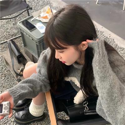 三个带面纱的女子